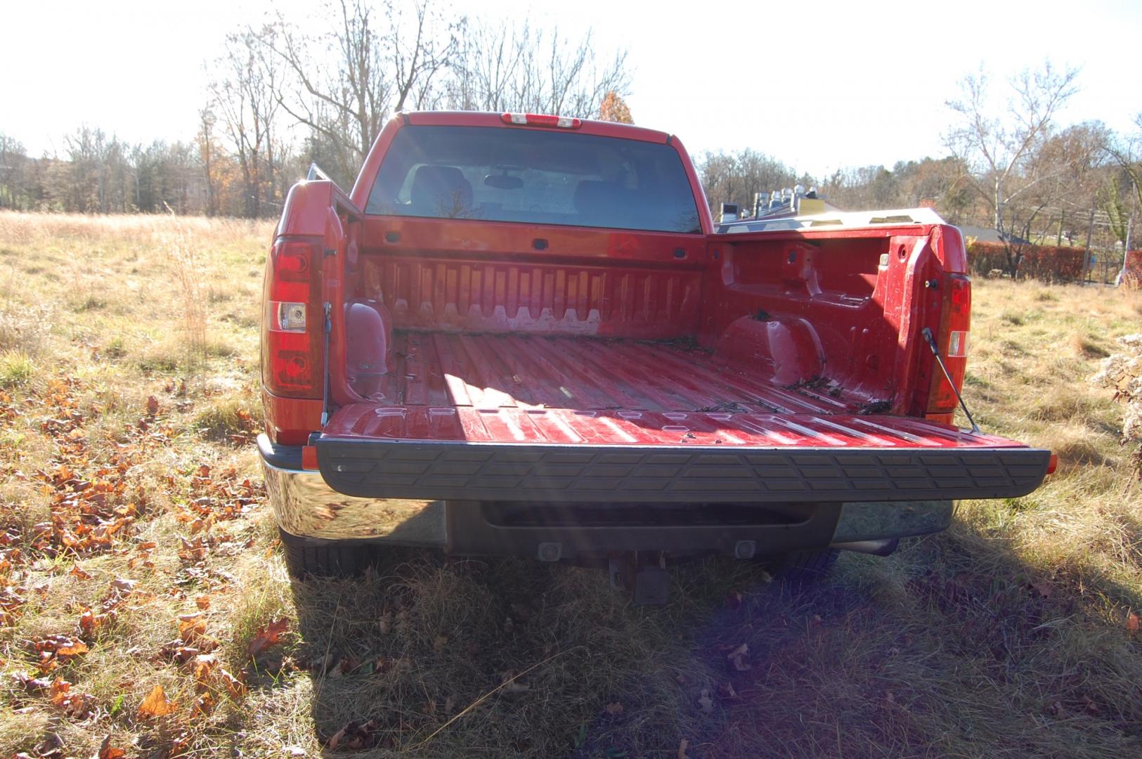 2010 RED /Black Cloth Chevrolet Silverado 1500 LT1 (1GCSKSE3XAZ) with an 5.3L V8 OHV 16V FFV engine, Automatic transmission transmission, located at 6528 Lower York Road, New Hope, PA, 18938, (215) 862-9555, 40.358707, -74.977882 - Here for sale is a very nice 2010 Chevrolet Silverado 1500 extended cab with a Z71 package. Under the hood is a strong running 5.3 liter V8 which puts power to 2 or 4 wheels via a smooth shifting automatic transmission. Features include; Black cloth interior, keyless entry, 2 remotes, 3 keys, cru - Photo#10